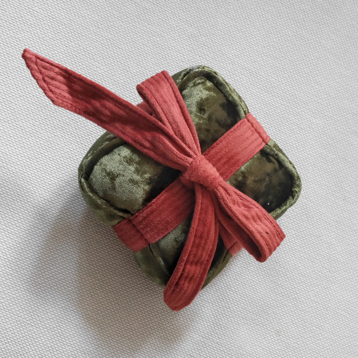 HOLIDAY BOX | CHRISTMAS DOG TOY