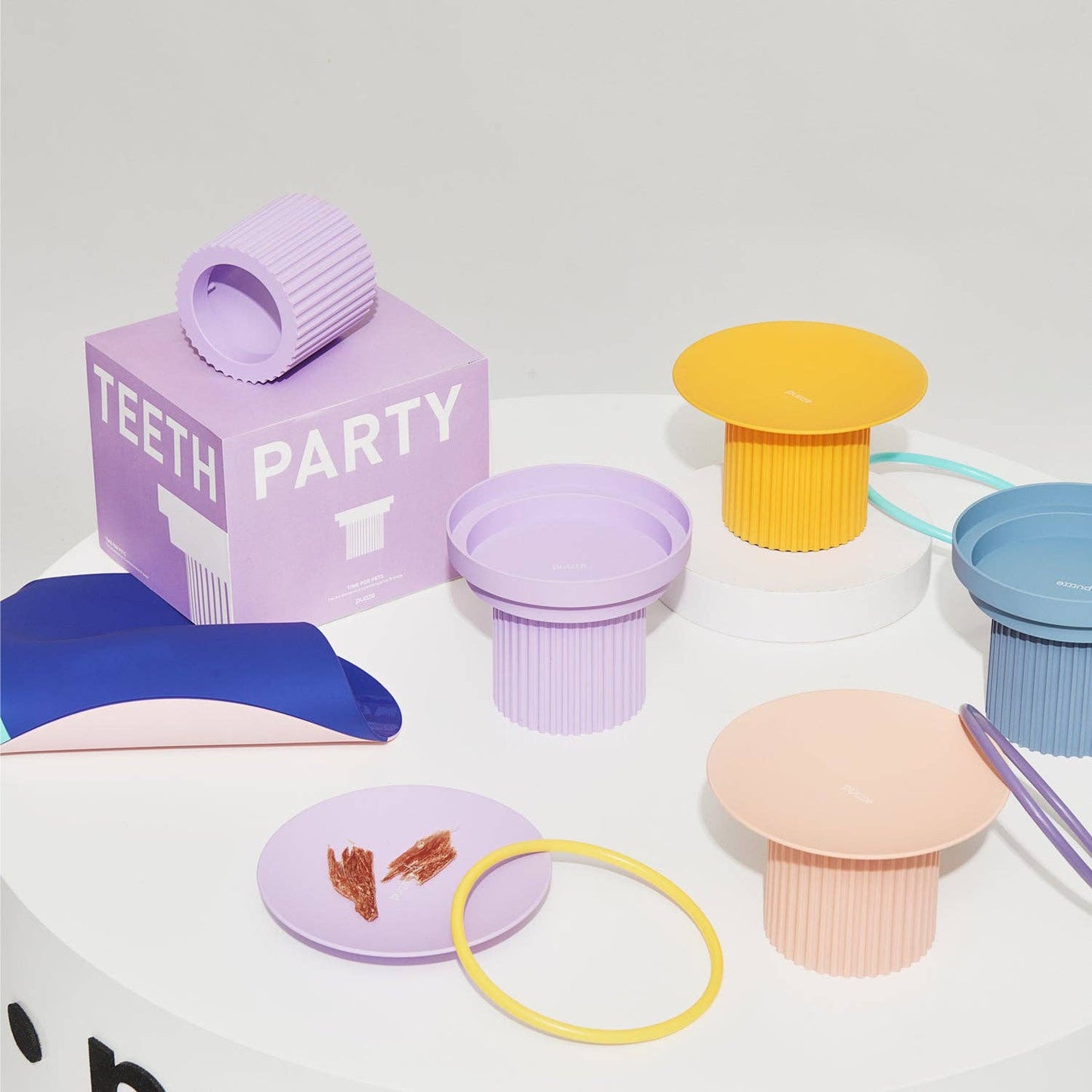 Teeth Party Elevated Feeders: Teeth Party Bowl / Ultra Violet