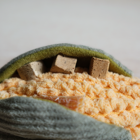 CORN //ENRICHMENT DOG TOY